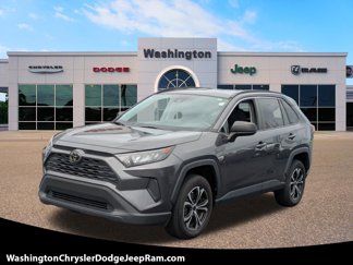 Used 2019 Toyota RAV4 LE image 1