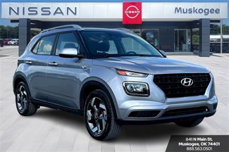 Used 2023 Hyundai Venue SEL image 1