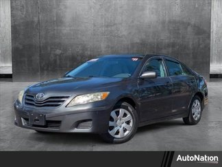 Used 2011 Toyota Camry LE image 1