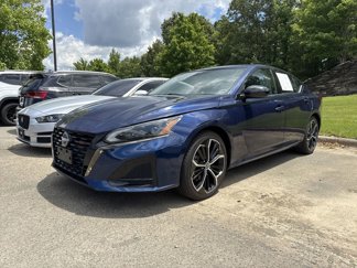 Used 2023 Nissan Altima 2.5 SR image 1