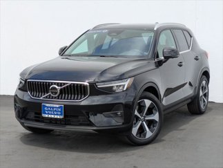 Used 2025 Volvo XC40 B5 Plus image 1
