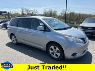 Used 2016 Toyota Sienna LE image 1