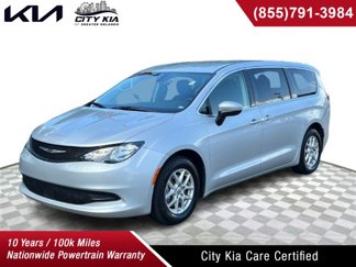 Used 2022 Chrysler Voyager LX image 1