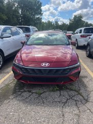 Certified 2025 Hyundai Elantra SE image 1