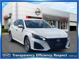 Used 2023 Nissan Altima 2.5 SV image 1