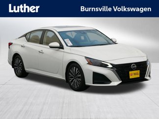 Used 2023 Nissan Altima 2.5 SV w/ SV Premium Package image 1