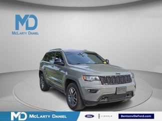 Used 2019 Jeep Grand Cherokee Laredo image 1