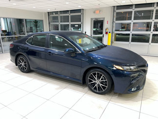 Used 2021 Toyota Camry SE w/ Blackout Package (TMS) image 1