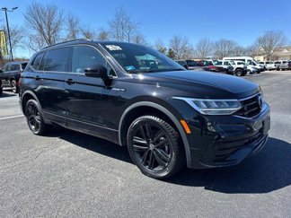 Used 2022 Volkswagen Tiguan SE R-Line image 1