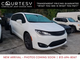 Used 2019 Chrysler Pacifica Touring-L w/ S Appearance Package image 1