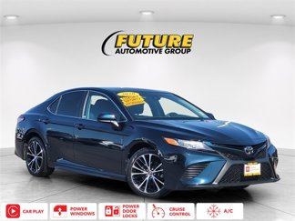 Used 2020 Toyota Camry SE image 1