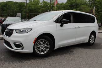 Used 2024 Chrysler Pacifica Touring-L image 1