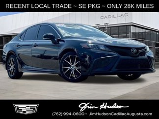 Used 2022 Toyota Camry SE image 1