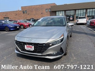 Used 2022 Hyundai Elantra Limited image 1