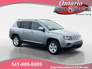 Used 2017 Jeep Compass Latitude image 1