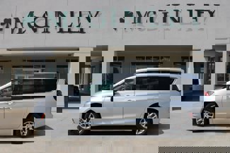 Used 2023 Chrysler Pacifica Touring-L image 1