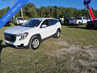 Used 2024 GMC Terrain SLE image 1
