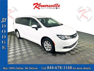 Used 2018 Chrysler Pacifica Touring image 1
