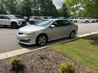 Used 2014 Toyota Camry SE image 1