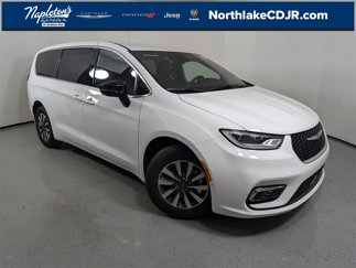 New 2025 Chrysler Pacifica Select image 1