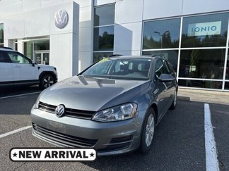 Used 2017 Volkswagen Golf S image 1