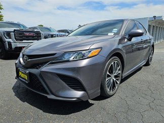Used 2018 Toyota Camry SE image 1