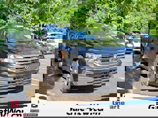 Used 2022 Volkswagen Jetta SE image 1