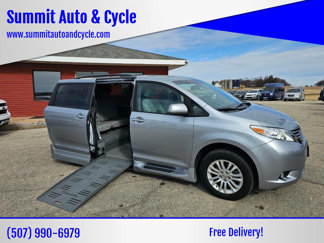 Used 2015 Toyota Sienna XLE image 1
