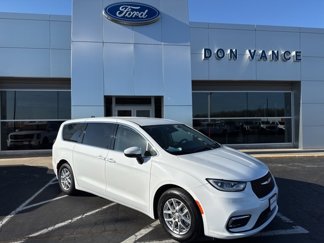 Used 2023 Chrysler Pacifica Touring-L image 1