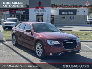 Used 2017 Chrysler 300 Limited image 1