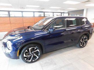 Used 2023 Mitsubishi Outlander SEL image 1