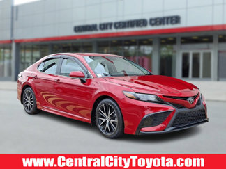 Used 2024 Toyota Camry SE image 1