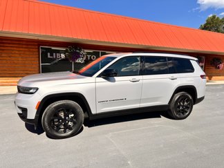 Used 2024 Jeep Grand Cherokee L Laredo image 1