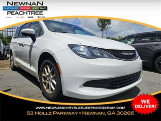Used 2017 Chrysler Pacifica Touring image 1