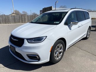 Used 2022 Chrysler Pacifica Limited image 1