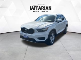 Used 2019 Volvo XC40 T5 Momentum image 1