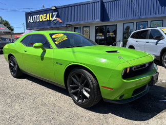 Used 2017 Dodge Challenger SXT image 1