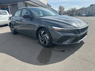 Used 2025 Hyundai Elantra Sport image 1