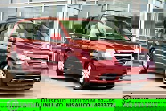 Used 2013 Chrysler Town & Country Touring image 1