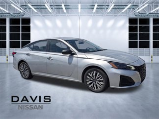 Used 2024 Nissan Altima 2.5 SV image 1