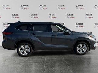 Used 2021 Toyota Highlander LE image 1
