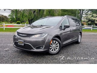 Used 2019 Chrysler Pacifica Touring-L image 1