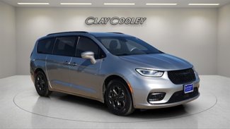 Used 2021 Chrysler Pacifica Touring-L w/ Uconnect Theater Family Group image 1