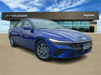 Used 2024 Hyundai Elantra SEL image 1