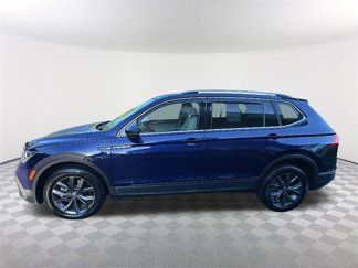 Used 2022 Volkswagen Tiguan SE image 1