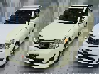 Used 2014 Toyota Camry L image 1
