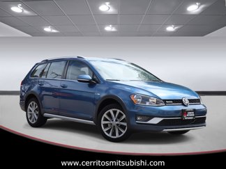 Used 2017 Volkswagen Golf Alltrack S image 1