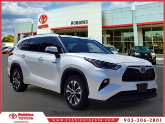 Used 2021 Toyota Highlander XLE image 1