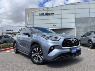 Used 2021 Toyota Highlander XLE image 1