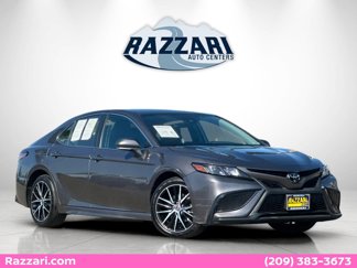 Used 2022 Toyota Camry SE image 1